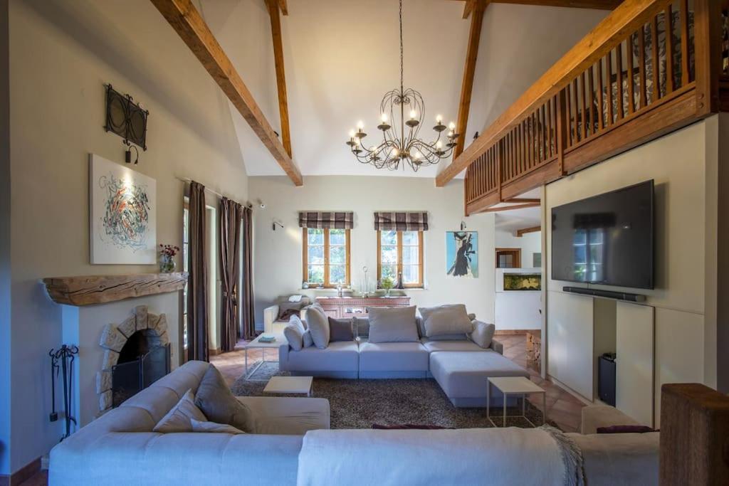 7 Bedroom Secluded Villa Close To Prague Říčany Exteriör bild
